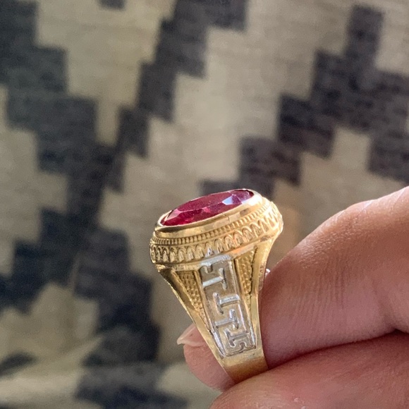 10k gold ruby ring - Picture 3 of 6